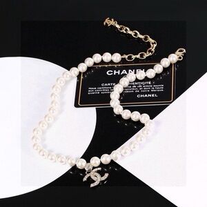 CHANEL White Pearl Necklace with Gold Chain